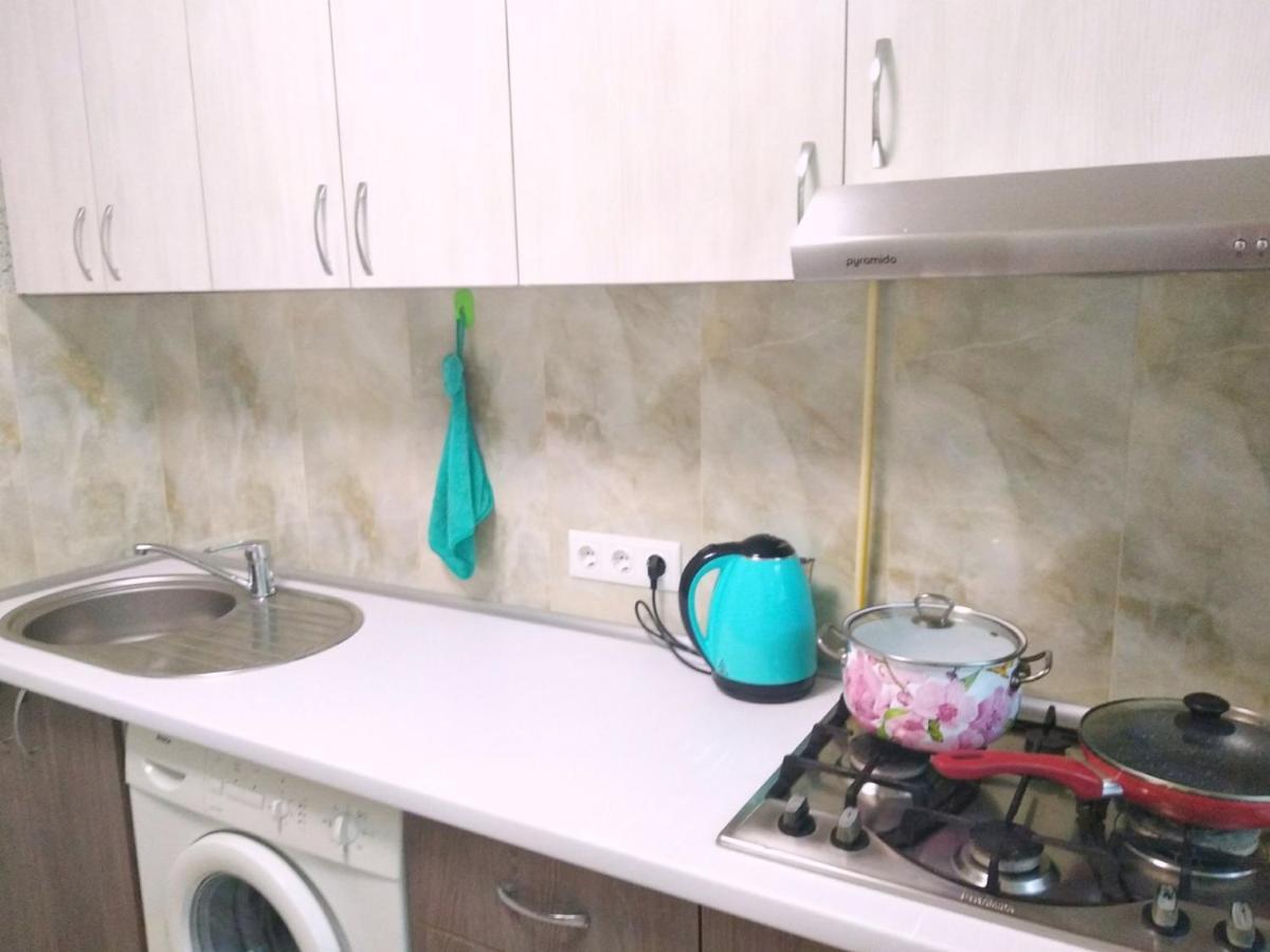 Светлые Апартаменты В 100М От Софиевского Парка Uman Exterior foto